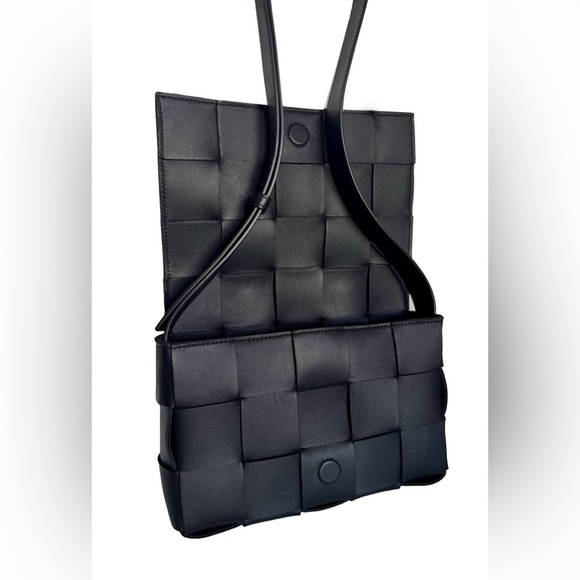 Bottega Veneta Intrecciato Cassette Bag (black calfskin leather) - Picture 4 of 10